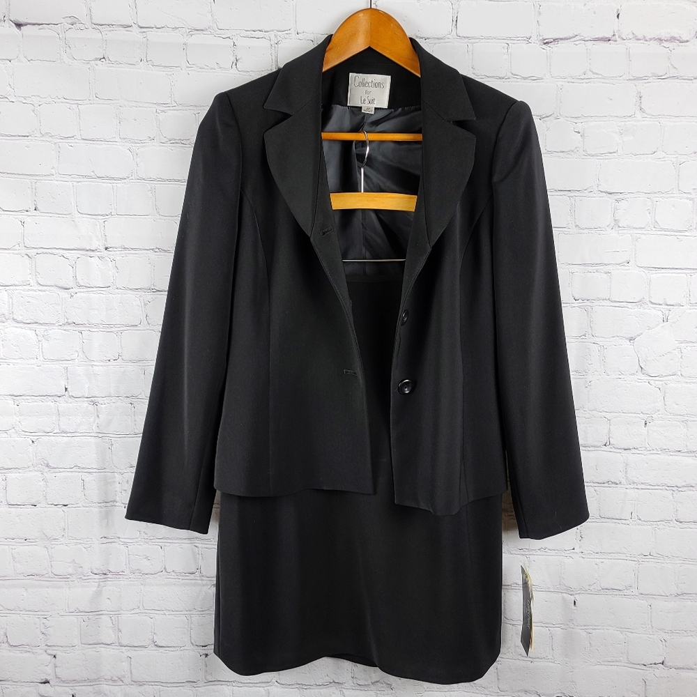 Collections Le Suit black suit. 4 Petite.